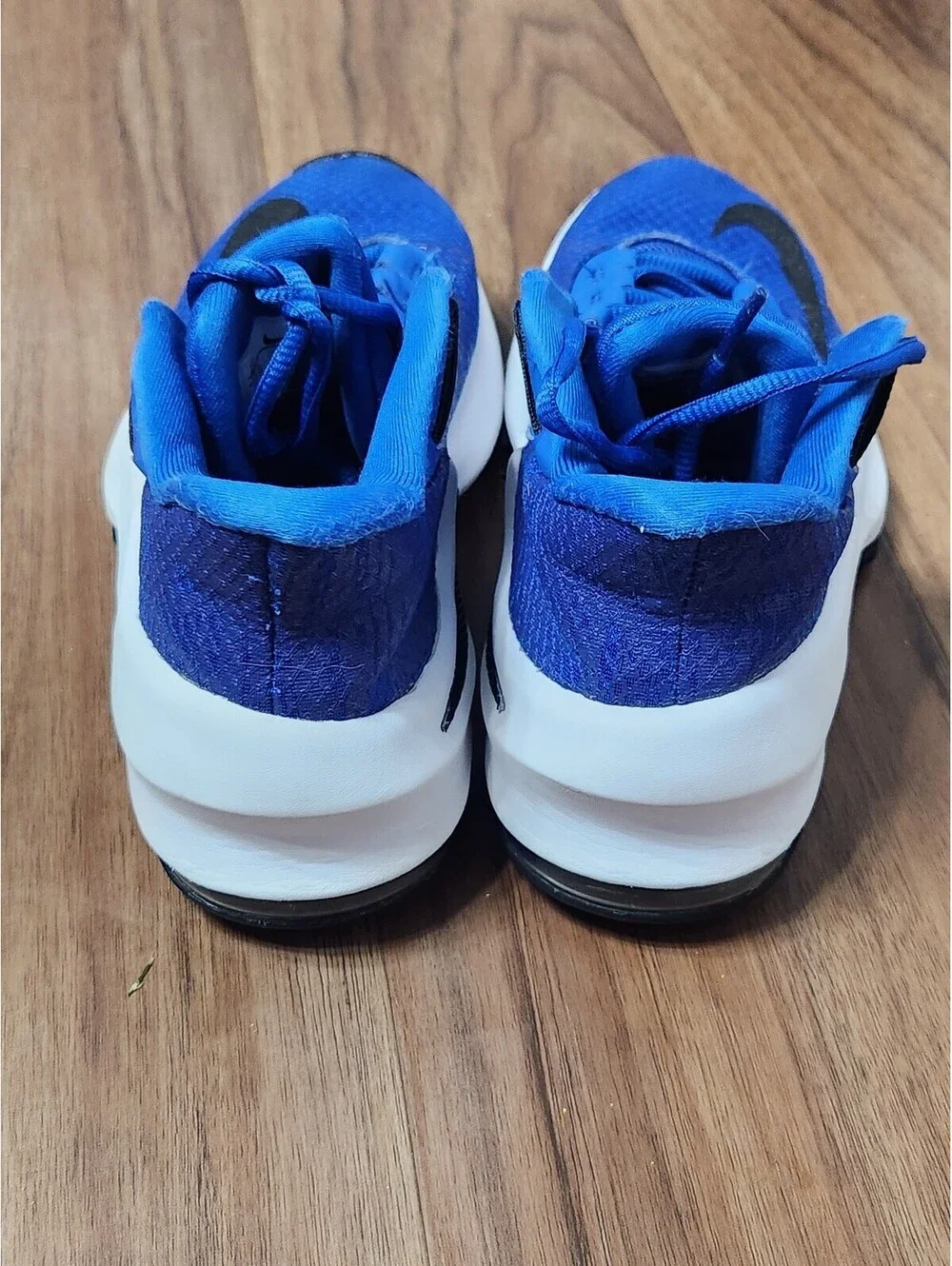 Nike Air Airmax Infuriate - Size 4Y